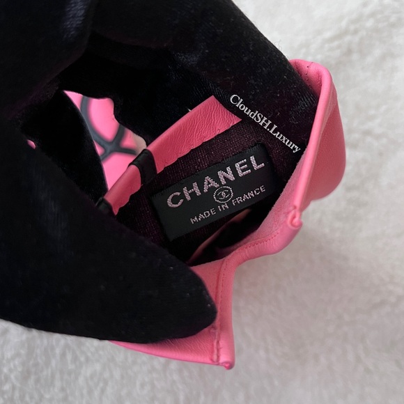 Auth Chanel 22S All Over CC logo Pink Leather Fingerless Gloves - New Condition - Picture 6 of 11